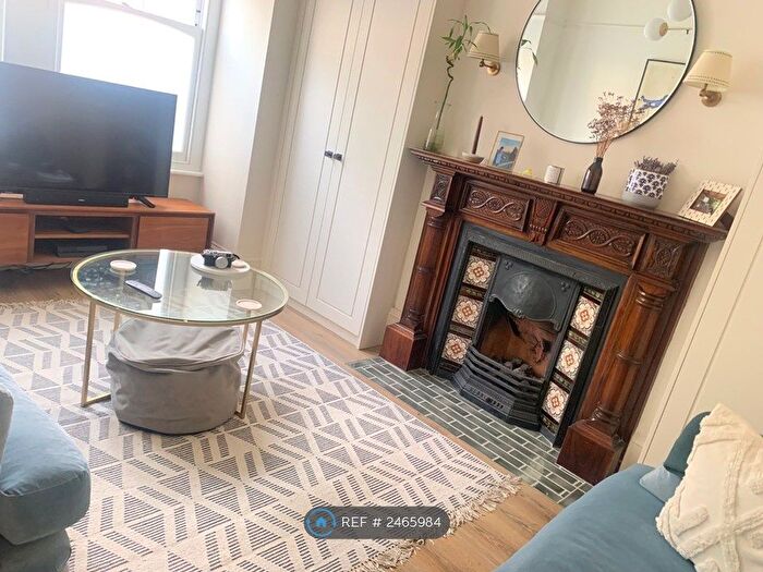 2 Bedroom Terraced House To Rent In London, London, SW4