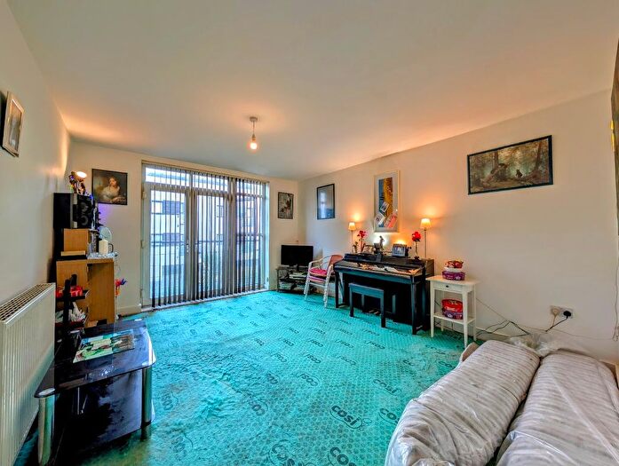 1 Bedroom Flat For Sale In Eirene Road, Goring-By-Sea, Worthing, BN12