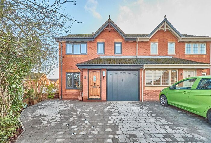 3 Bedroom Semi Detached House For Sale In Sisley Way, Hinckley, LE10