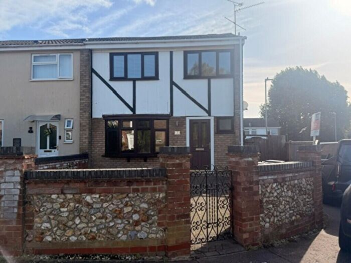 3 Bedroom Semi Detached House To Rent In Higham Green, PE30