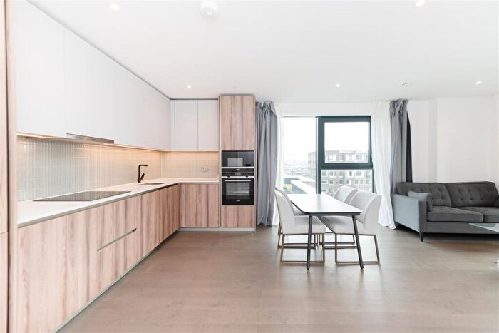 2 Bedroom Apartment To Rent In Hewson Way, London, SE17