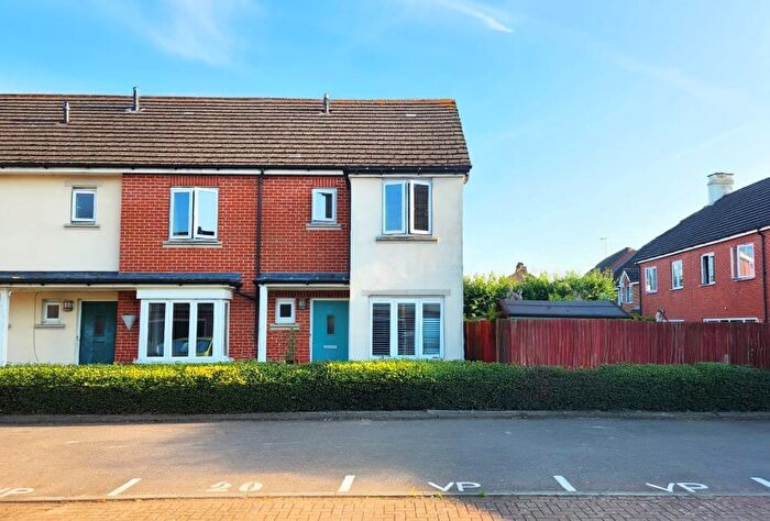 2 Bedroom End Of Terrace House To Rent In Old Woking, Surrey, GU22