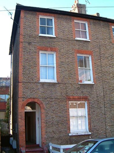 1 Bedroom Flat For Sale In St Andrews Road, Surbiton, KT6