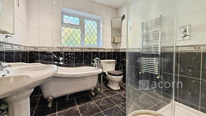 4 Bedroom Semi-Detached House To Rent In Rochester Drive, Bexley, DA5