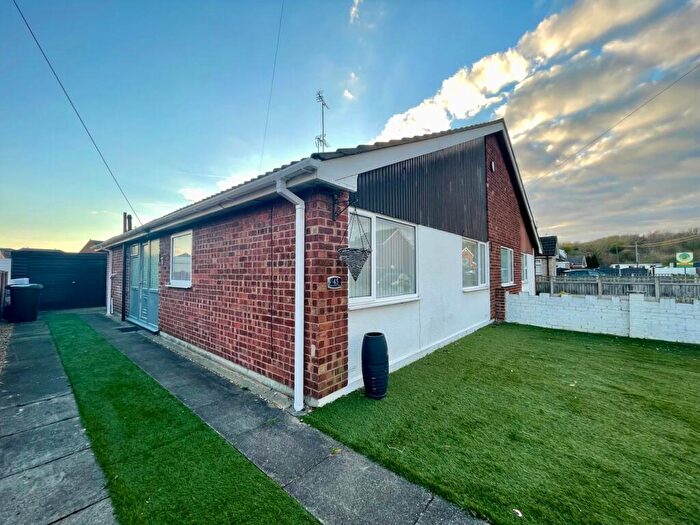 3 Bedroom Semi-Detached Bungalow For Sale In Oakwood Drive, Armthorpe, Doncaster, DN3
