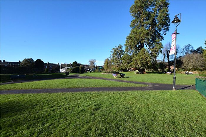 1 Bedroom Flat For Sale In Lady Place Court, Market Square, Alton, Hampshire, GU34