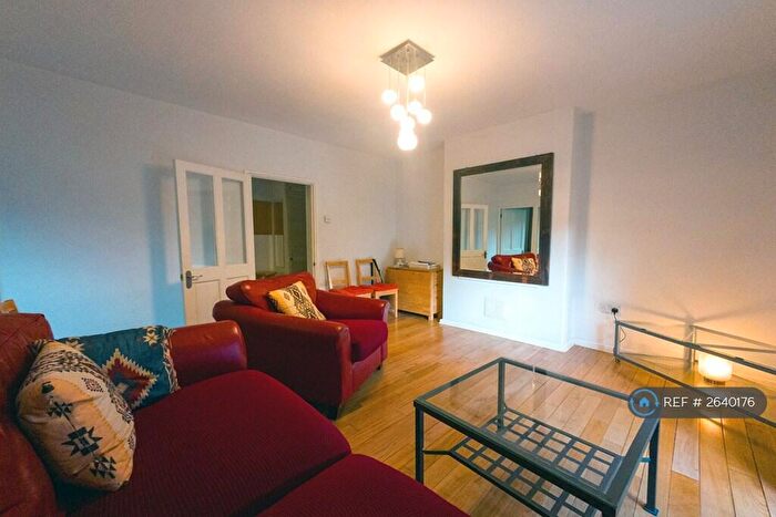 3 Bedroom Flat To Rent In Grenada House, London, E14