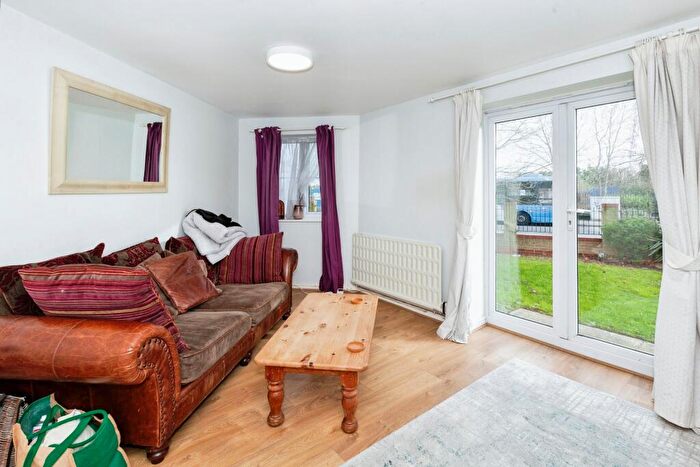 2 Bedroom Flat For Sale In Scholars Walk, Slough, SL3