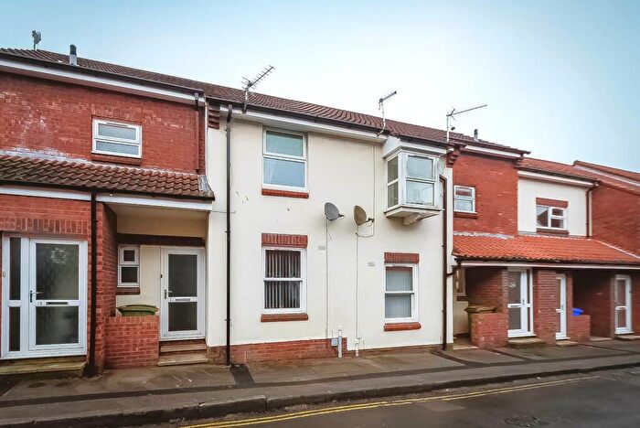 1 Bedroom Flat To Rent In Grovehill, Hessle, East Yorkshire, HU13
