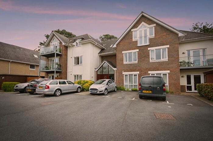 2 Bedroom Flat For Sale In Wimborne Road, Bournemouth, BH2