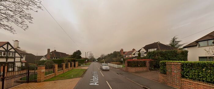 7 Bedroom Detached House To Rent In Alderton Hill, Loughton, IG10