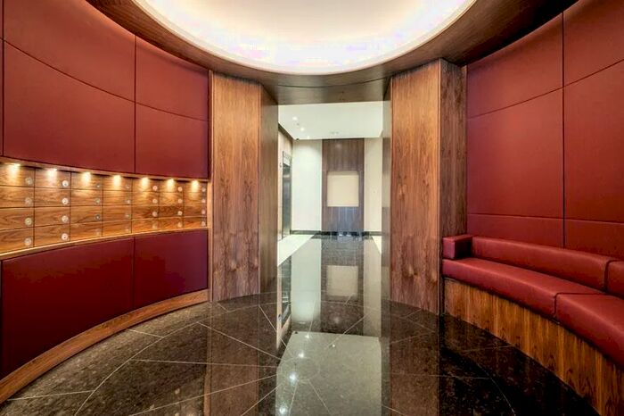 3 Bedroom Flat To Rent In North Row, Mayfair, W1K