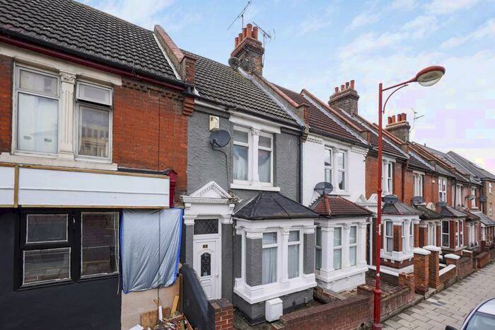 2 Bedroom Terraced House To Rent In Delce Road, Rochester, ME1