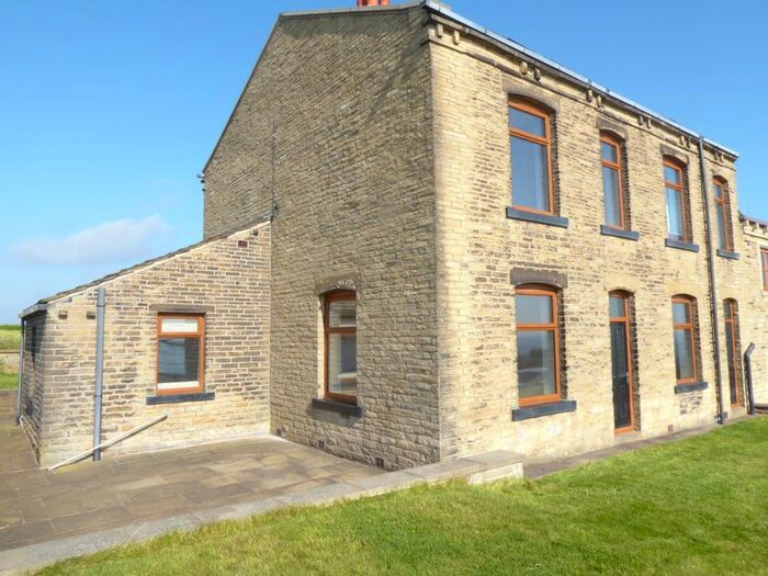 3 Bedroom Semi-Detached House To Rent In Highfield, Southowram, Halifax HX3
