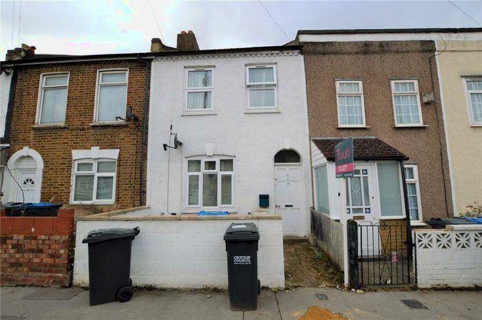 Apartment To Rent In Denmark Road, London, SE25