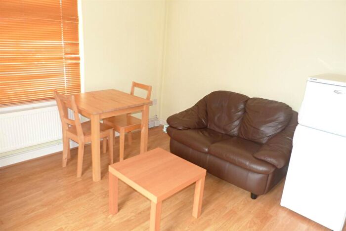 1 Bedroom Flat To Rent In Minister Street, CF24