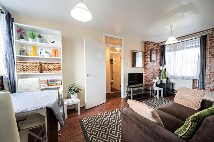 1 Bedroom Flat For Sale In Cheltenham Road, Peckham Rye, London, SE15