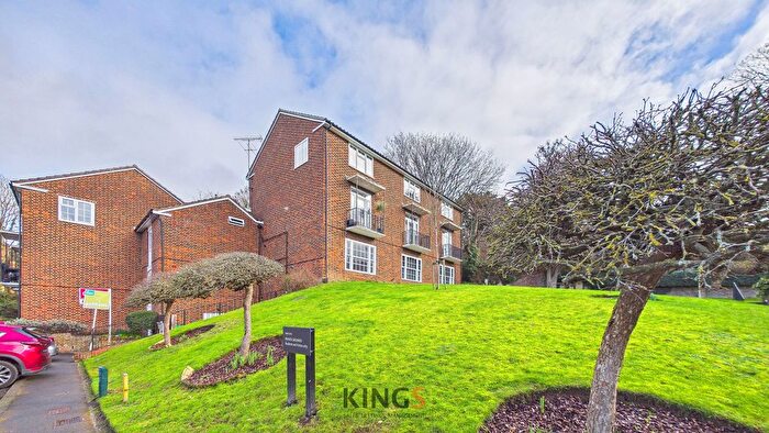 2 Bedroom Flat For Sale In Park Close, Hatfield, AL9