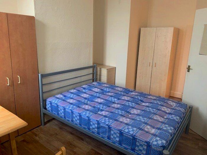 Studio To Rent In Boot Parade, High Street, Edgware, HA8