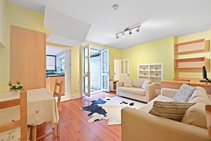 1 Bedroom Flat For Sale In Minford Gardens, London, W14