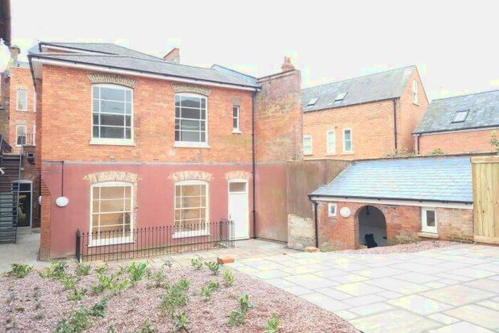2 Bedroom Flat To Rent In High Street, Banbury, OX16