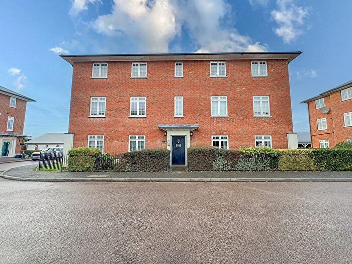 2 Bedroom Flat For Sale In Kelso Close, Rayleigh, SS6