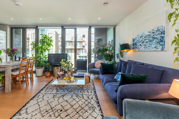 2 Bedroom Flat For Sale In Kilburn Park Road, London, NW6