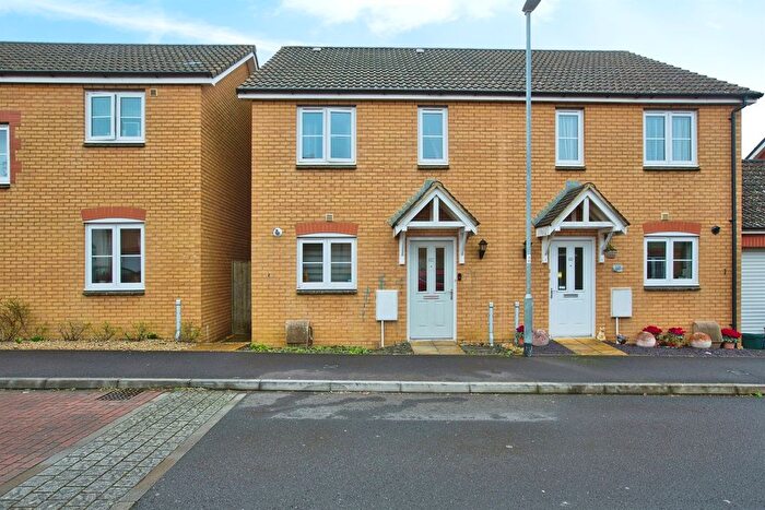 3 Bedroom Semi-Detached House For Sale In Kingswood Road, Crewkerne, TA18