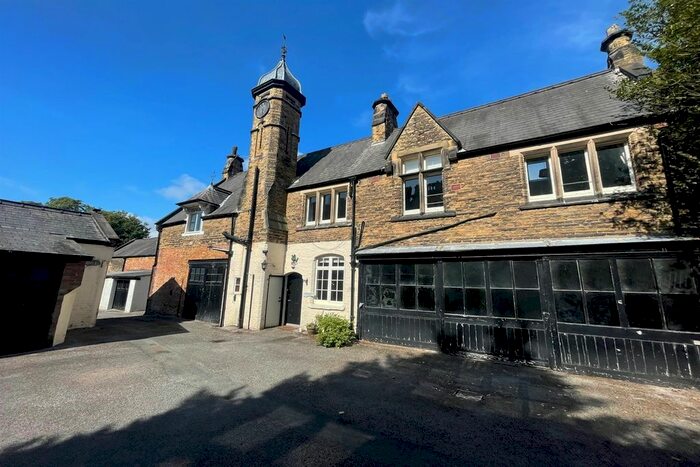 2 Bedroom Flat To Rent In Erlesdene, Green Walk, Bowdon, WA14