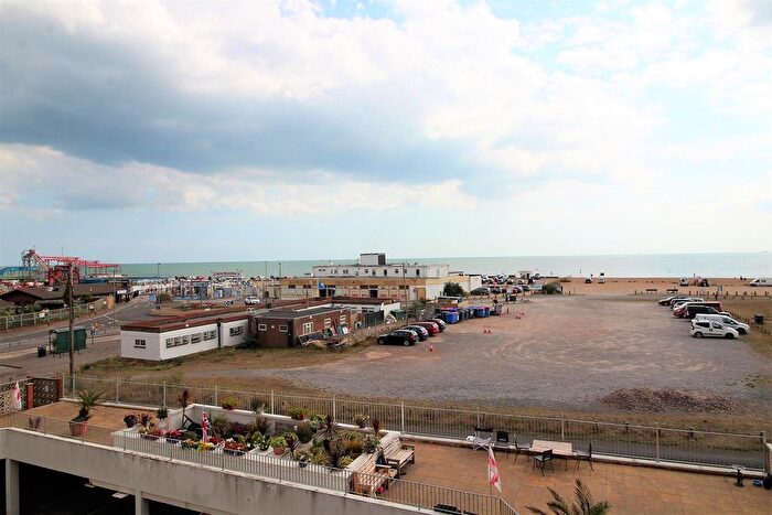 2 Bedroom Flat To Rent In Anne's Court, Sea Front, Hayling Island, PO11