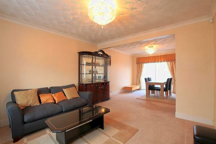 4 Bedroom Semi-Detached House To Rent In Cranbrook Road, Hounslow, TW4