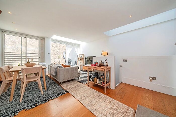 2 Bedroom Flat To Rent In Holland Park Avenue, Holland Park, W11