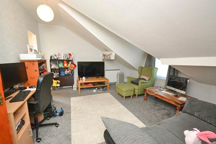 1 Bedroom Flat To Rent In Selby Road, Halton, Leeds, LS15