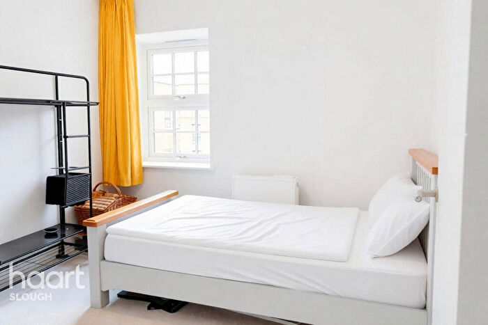 2 Bedroom Flat To Rent In Horlicks Quarter, Slough, SL1