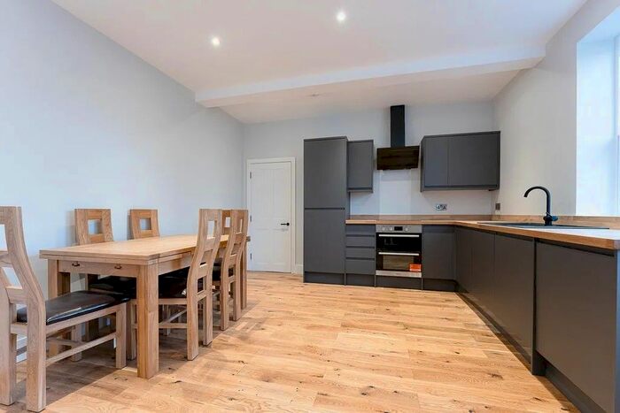 2 Bedroom Flat To Rent In Thrale Road, London, SW16