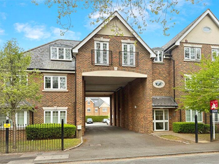 1 Bedroom Flat To Rent In Maybury Road, Woking, Surrey, GU21