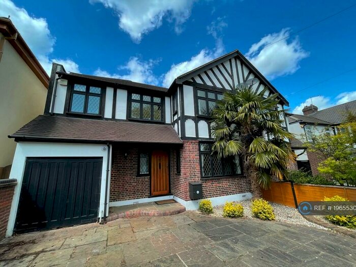 4 Bedroom Semi-Detached House To Rent In Acacia Drive, Upminster, RM14