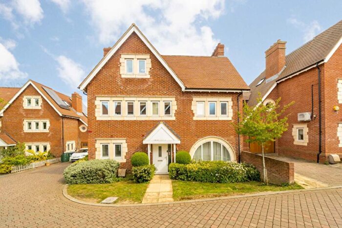 5 Bedroom House To Rent In Phelps Lane, Mill Hill, NW7