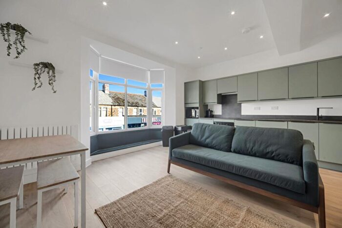 6 Bedroom Flat To Rent In Albany Road, Roath, CF24