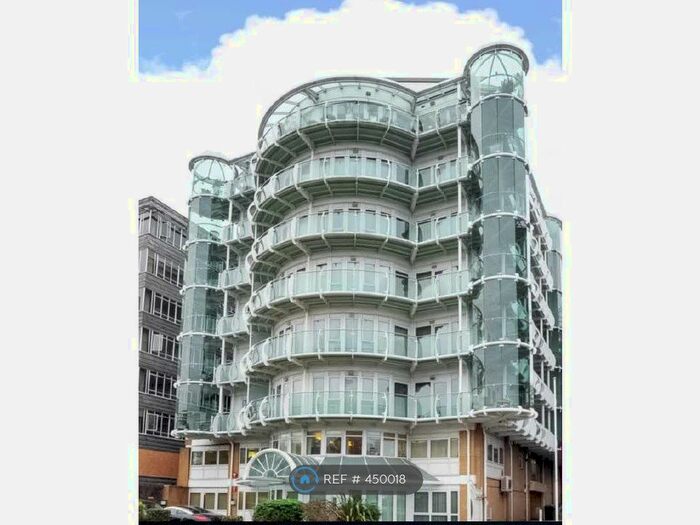 2 Bedroom Flat To Rent In Comer House, Barnet EN5