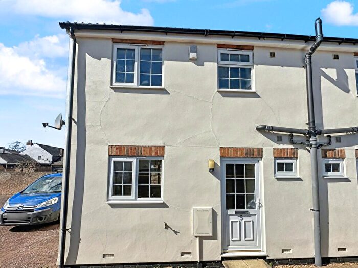 2 Bedroom Cluster House To Rent In Bishops Yard, Somersham, Cambs, PE28