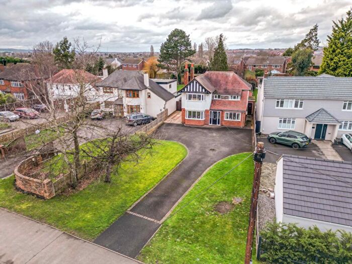 4 Bedroom Detached House For Sale In The Long Shoot, Nuneaton, CV11