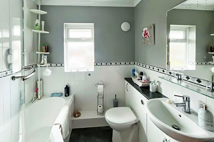2 Bedroom Apartment For Sale In The Crescent, Manor Road, East Preston, Littlehampton, BN16
