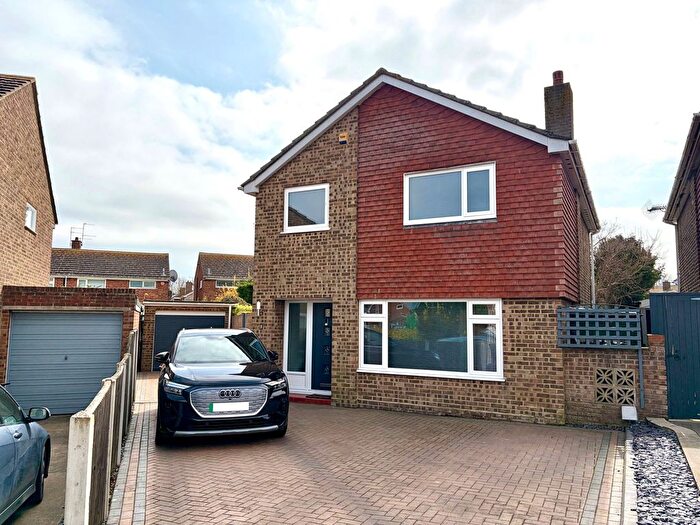 4 Bedroom Detached House For Sale In Holly Close, Broadstairs, CT10