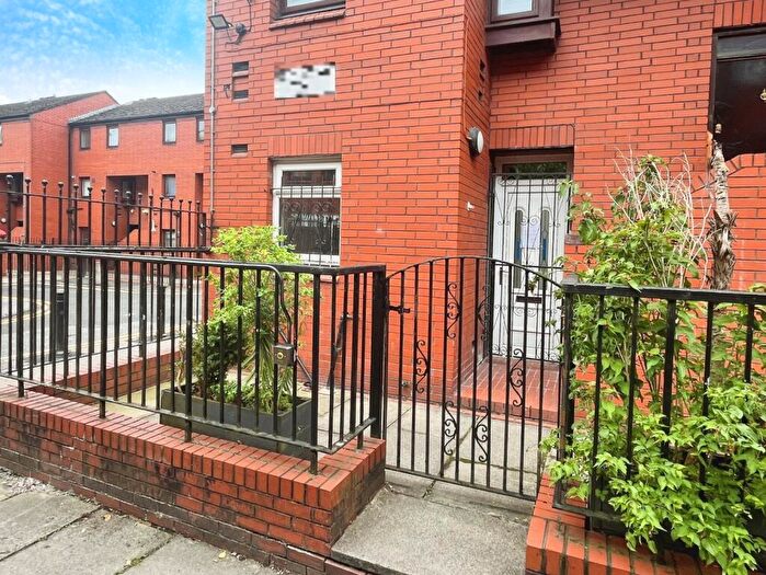 1 Bedroom Apartment For Sale In Martlesham Walk, Manchester, Greater Manchester, M4