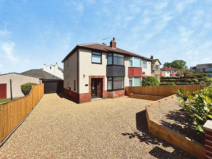 3 Bedroom Semi-Detached House For Sale In The Haven, Leeds, LS15