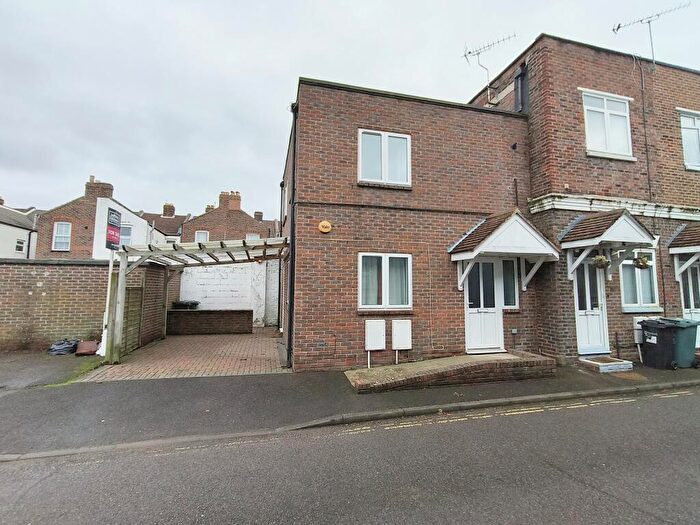 2 Bedroom House To Rent In Festing Mews Highland Road, PO4