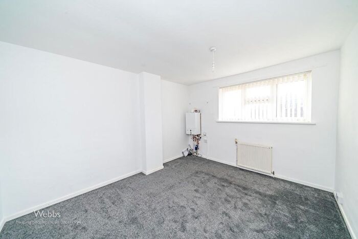 3 Bedroom Terraced House For Sale In Hadley Way, Walsall, WS2