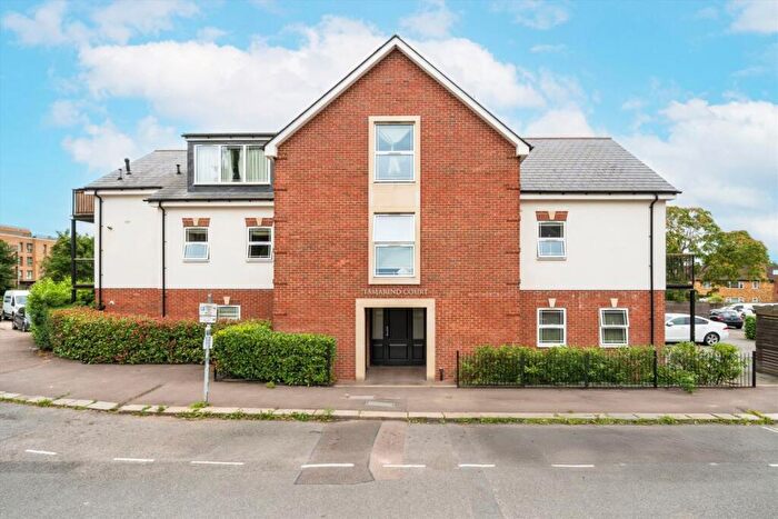2 Bedroom Flat For Sale In Sanders Lane, Mill Hill, NW7