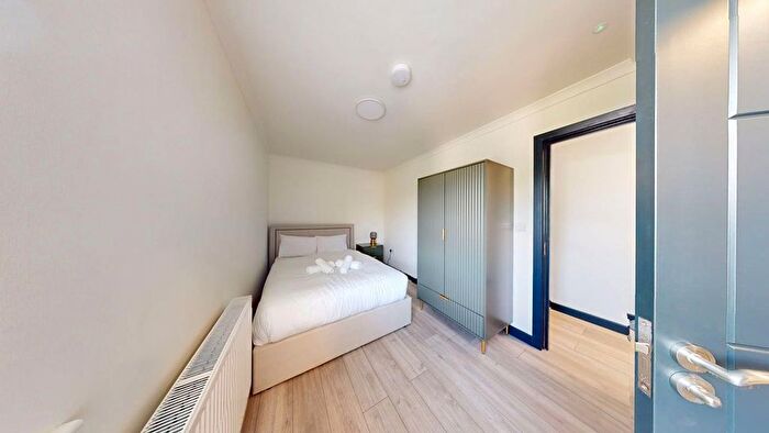 1 Bedroom Studio To Rent In Hampton Road, Twickenham, TW2